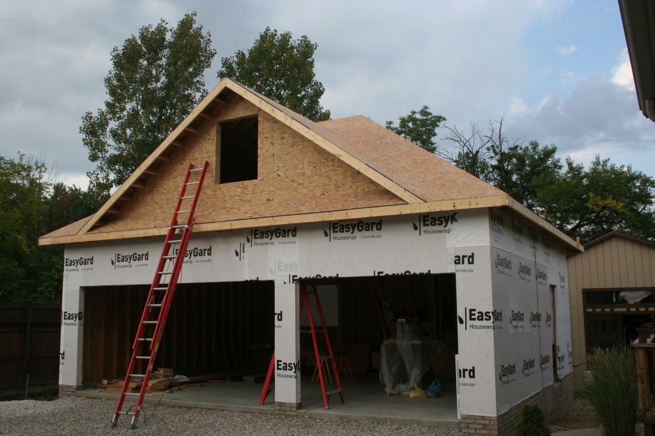 Nest Homes Construction North Royalton 3 Car Garage with 2nd Floor