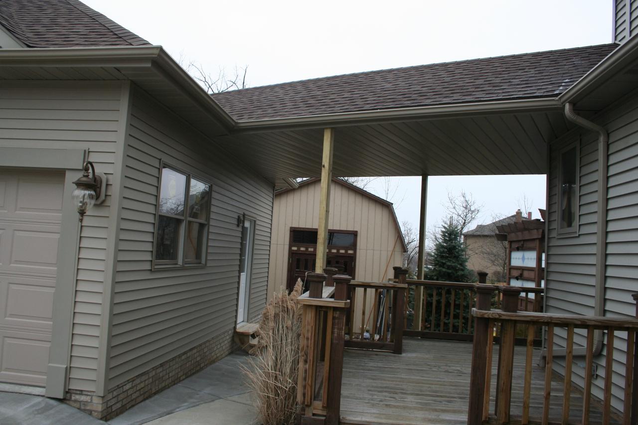 Nest Homes Construction North Royalton 3 Car Garage with 2nd Floor