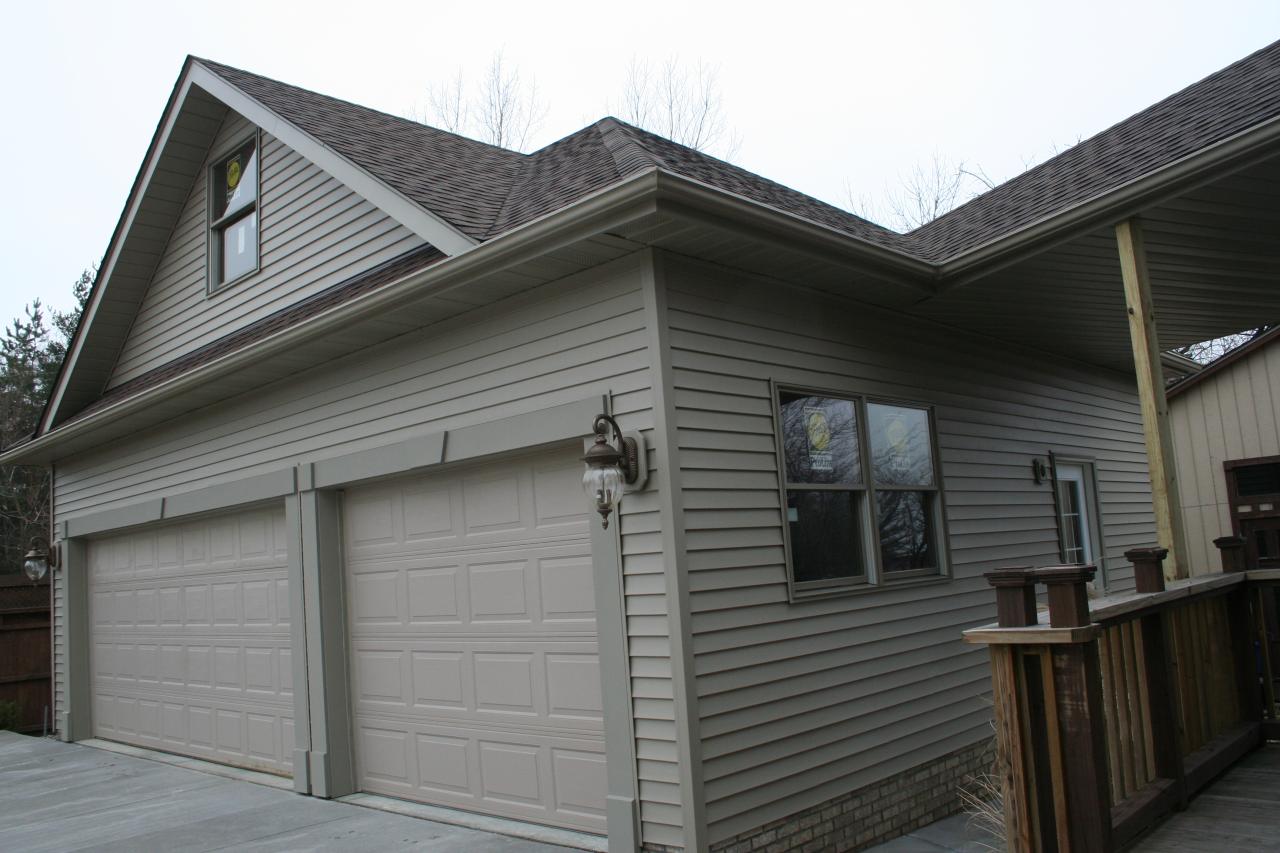 Nest Homes Construction North Royalton 3 Car Garage with 2nd Floor